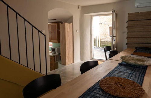 Venasque House | Panoramic Mont Ventoux Views with Spa and Family Amenities