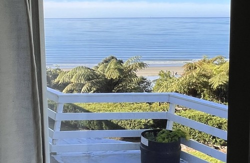 Patons Rock House | Scenic Ocean Views at Patons Rock - Guest Rated 10/10
