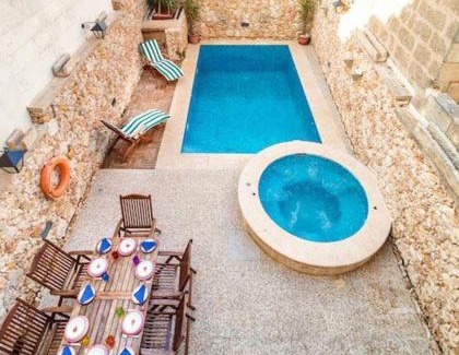 Nadur Villa | Relaxing 5-Bedroom Villa with Private Pool Near the Beach