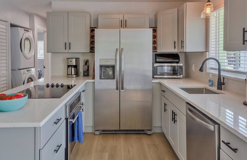 Dunedin Condo | Guest Rated 10/10: Dog Friendly Haven at Honeymoon Island