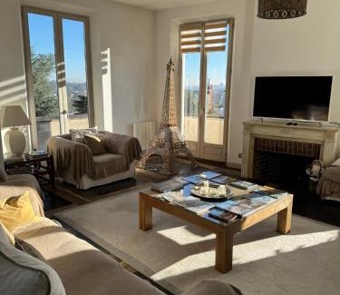 Ville-d'Avray Apartment | Exceptional 4-Star Hotel with Breathtaking Paris Views