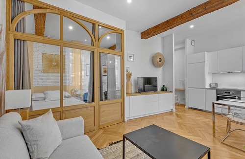 Saint-Etienne Apartment | Elegant T2 in Toulouse: Spa, Hot Tub & Central Location