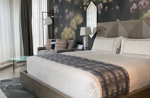 Central Hotel | Premier Stay at EXchange Hotel Vancouver - 4-Star Comfort