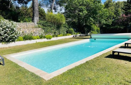 Est Apartment | Exclusive Appart with Heated Pool, 4-Star & Ocean View