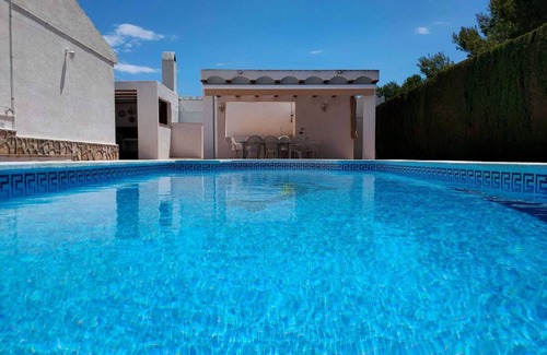 L Almadrava Ski Chalet | Villa with Pool, Barbecue & Garden: Your Ideal Getaway