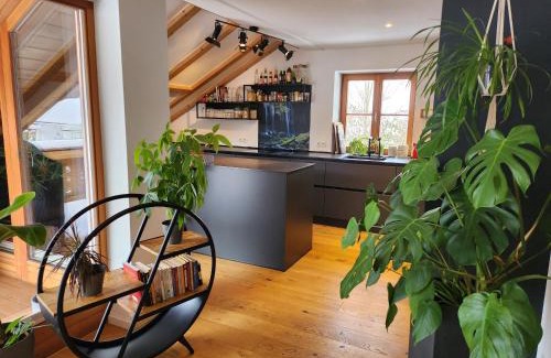 Unterwoessen Apartment | Inviting Oceanfront 4-Star Retreat at Wössner Residence
