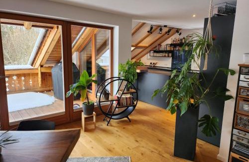 Unterwoessen Apartment | Inviting Oceanfront 4-Star Retreat at Wössner Residence