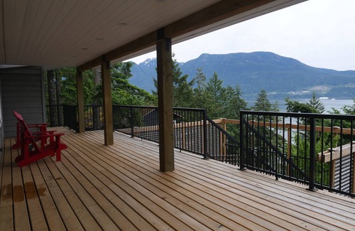 Bowen Island Apartment | Exclusive 2-Bdrm Suite with Ocean & Mountain Views