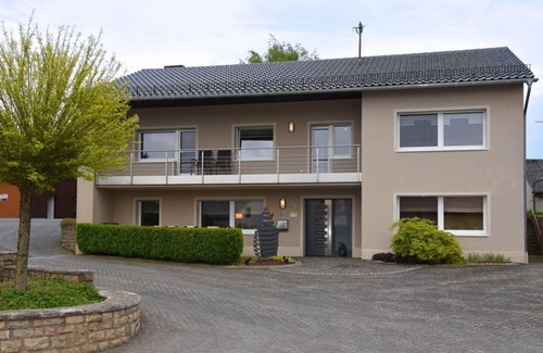 Uppershausen Apartment | Inviting 2-Bed Apartment Lebenskunst at Kohnenhof