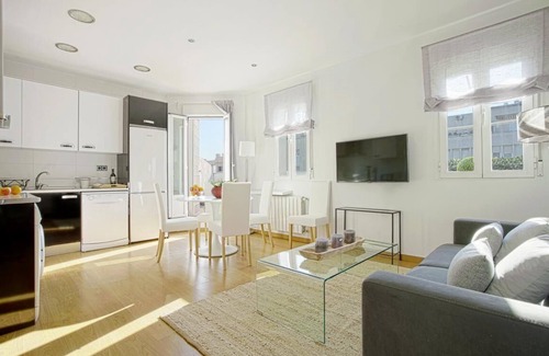 Atocha Apartment | Comfy Apartment Near Atocha with Spa & Rooftop Terrace