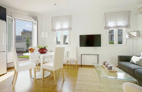 Atocha Apartment | Comfy Apartment Near Atocha with Spa & Rooftop Terrace