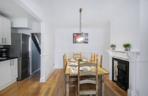 Falconwood and Welling House | Exclusive 3-bedroom house in beautiful Welling, London with Free parking