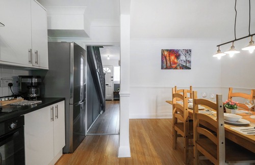 Falconwood and Welling House | Exclusive 3-bedroom house in beautiful Welling, London with Free parking