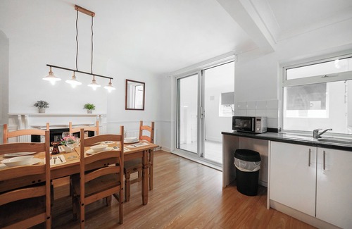 Falconwood and Welling House | Exclusive 3-bedroom house in beautiful Welling, London with Free parking
