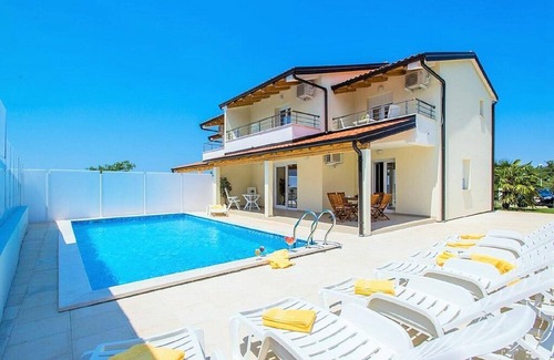 Plovanija Villa | Exclusive 4-Star Villa with Pool & Ocean View near Umag