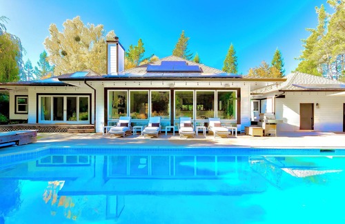 Freestone House | Experience Zegarra Estate - Award-Winning Wine Country Retreat