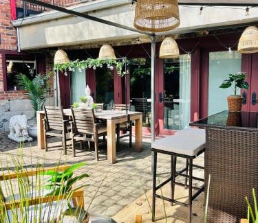 Ville-Marie House | Elegant 6-Bed Residence in Historic Old Montreal