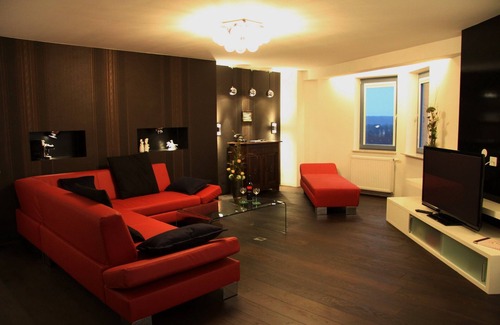 Guestrow Apartment | Designer Apartment in Güstrow: Rated 10/10 with Pool & Kitchen
