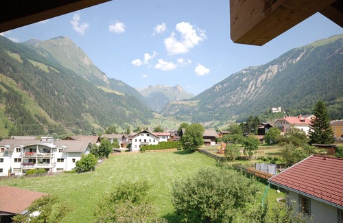 Matrei in Osttirol Apartment | Exclusive Apartment in Matreis with Pool & Breakfast for Groups