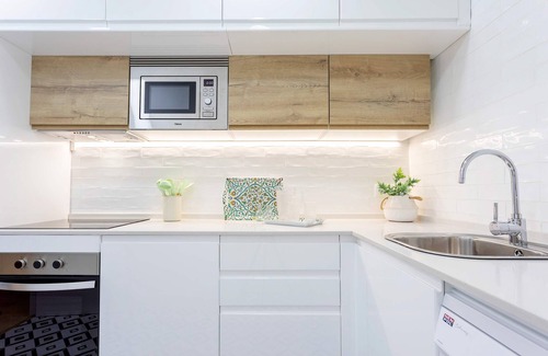 Ensanche Centro Apartment | Premium Apartment in Central Malaga with Spa & Kitchen