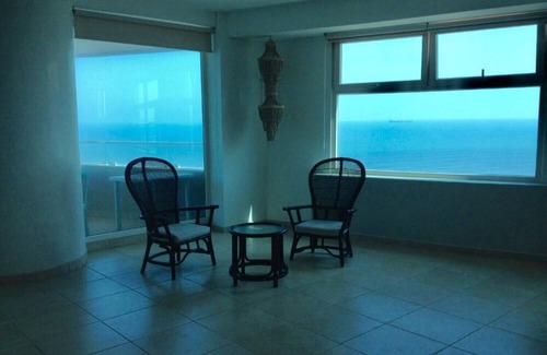 Boca del Rio Condo | Seaside Retreat: Exclusive Apartment with Pet-Friendly Perks