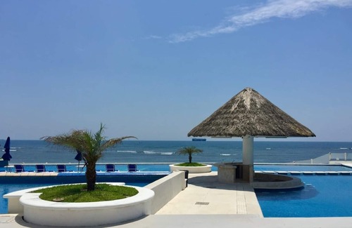 Boca del Rio Condo | Seaside Retreat: Exclusive Apartment with Pet-Friendly Perks