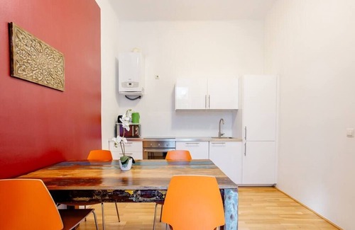 Alservorstadt Apartment | Prime City Center Apartment with Family-Friendly Amenities