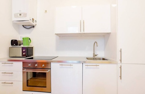 Alservorstadt Apartment | Prime City Center Apartment with Family-Friendly Amenities
