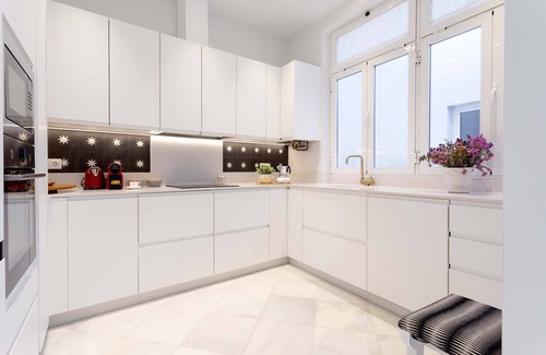 Bellavista Apartment | Inviting Apartment Steps from Malaga Beach & Paseo Marítimo