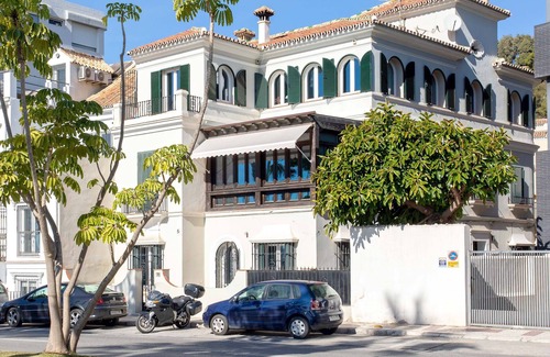 Bellavista Apartment | Inviting Apartment Steps from Malaga Beach & Paseo Marítimo