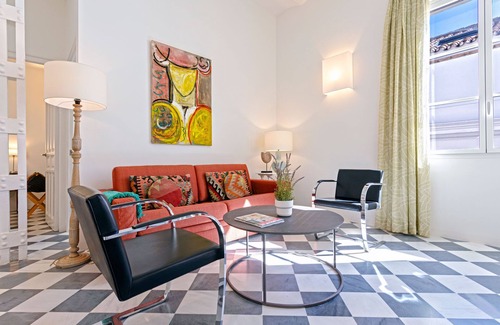 San Vicente Apartment | Exclusive San Laureano IV Apartment in Seville Awaits You