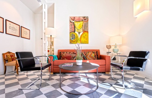 San Vicente Apartment | Exclusive San Laureano IV Apartment in Seville Awaits You