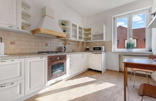 Old Town Apartment | Prime Apartment in the Heart of the City with Spa Access