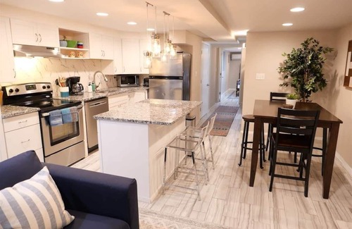 Bloomingdale Apartment | Exclusive Shaw Apartment: 2 BR, Spa & Breakfast Included