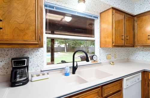 Shady Hollow House | Exclusive ATX! 5BR~Private Pool~Firepit~ Patio~BBQ