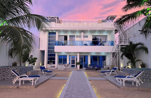 La Boquilla Villa | Exclusive Beach Mansion: Top-Rated Oceanfront Getaway