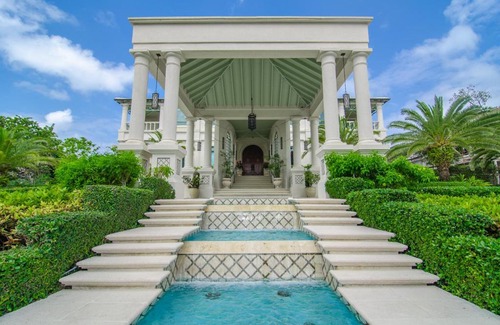 Old Fort Bay Villa | Exclusive Beachfront Mansion with Pool and Hot Tub