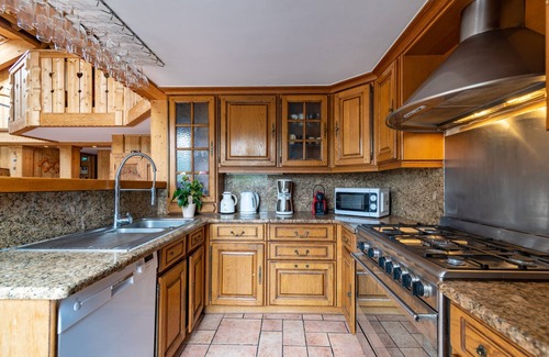 Reberty Ski Chalet | Exclusive Chalet Skis: Guest Rated 10/10 with Spa & Hot Tub