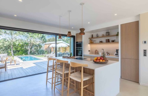 Soorts-Hossegor House | Exclusive Contemporary Villa with Oceanfront Pool in Hossegor
