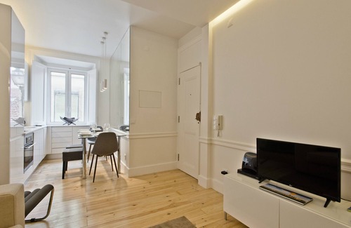 Merces Apartment | Inviting Downtown Apartment with Spa and Kitchen Access