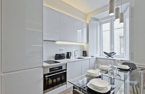 Merces Apartment | Inviting Downtown Apartment with Spa and Kitchen Access