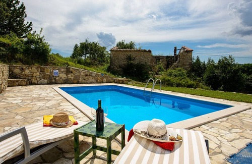 Buzet Villa | Exclusive Escape at Old Stone House with Private Pool & Pets