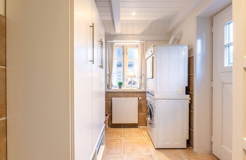 Oevenum House | Exclusive, family-friendly detached house with thatched roof.
