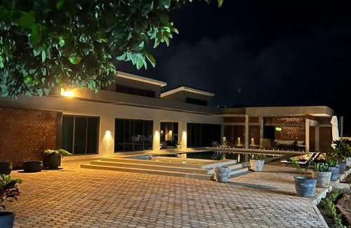 Lusaka Apartment | Relaxing Farm Getaway with Oceanfront Views & Hot Tub