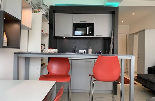 Sudstadt Ostlicher Teil Apartment | Exclusive Oasis by Rabe: Netflix, Gym & Parking Await