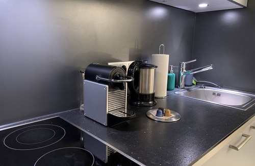 Sudstadt Ostlicher Teil Apartment | Exclusive Oasis by Rabe: Netflix, Gym & Parking Await