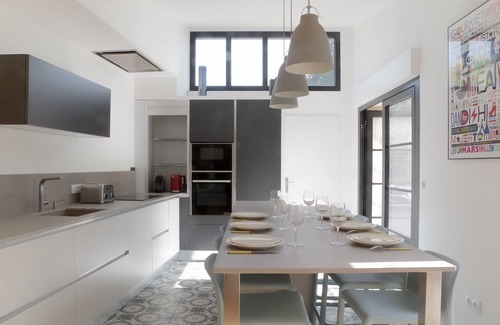 Talence House | Exclusive 3-Bedroom House with Private Patio & Spa