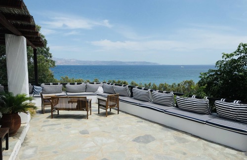 Paros House | Exclusive Villa with Pool and Ocean View - Guest Rated 10/10