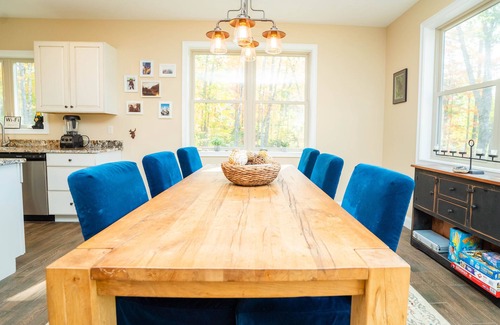 Jackson House | Mountain View Retreat with Spa and Breakfast Included