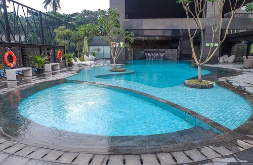 Pancoran Apartment | Cozy L'Avenue Apartment: Family-Friendly Stay with Kitchen